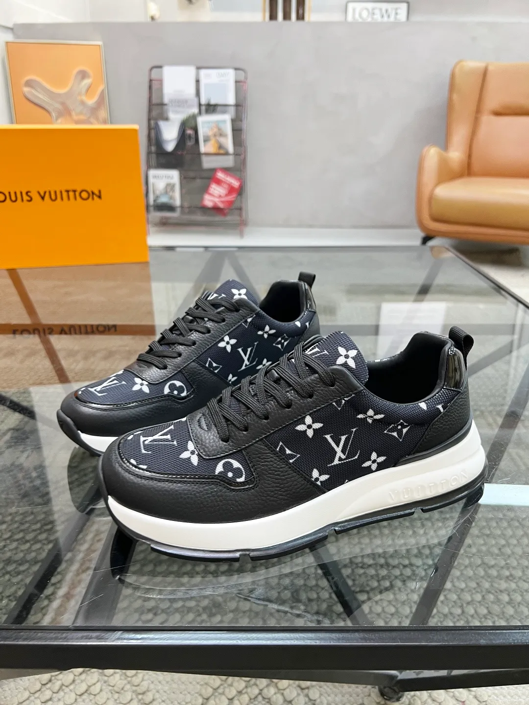 Factory price: 480💰LV🔍Top purchasing agent🇮🇹 Lu Street God's new sports shoes are coming and are available at counters simultaneously. Original factory configuration, original cowhide imported from Italy with mesh fabric, high-quality printing and splicing complex process, sports trendy person, imported water-dyed cowhide lining, sole: Wang Yuan factory specially provides the original sole, super comfortable, original factory follow-up goods 🔍🔍High quality, you can enter and leave the counter at will, welcome to compare and synchronize with the counter, code number 38-44, customized 45